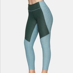 Outdoor voices 3/4 leggings and free bag!!!